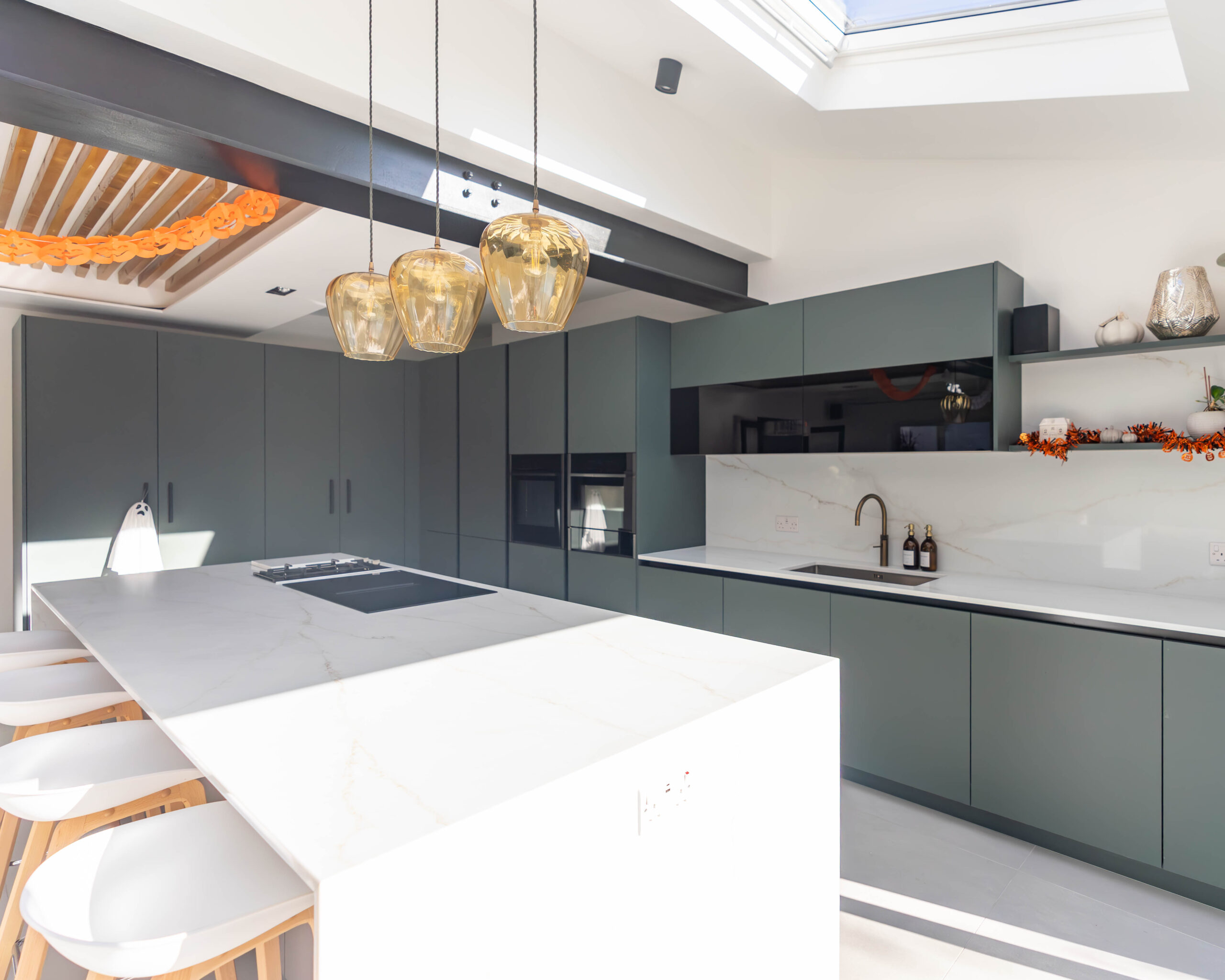 PGK Sage Focus Calacatta Oro Quartz Contemporary Kitchen Twickenham PGK Sage Focus & Calacatta Oro Quartz Contemporary Kitchen