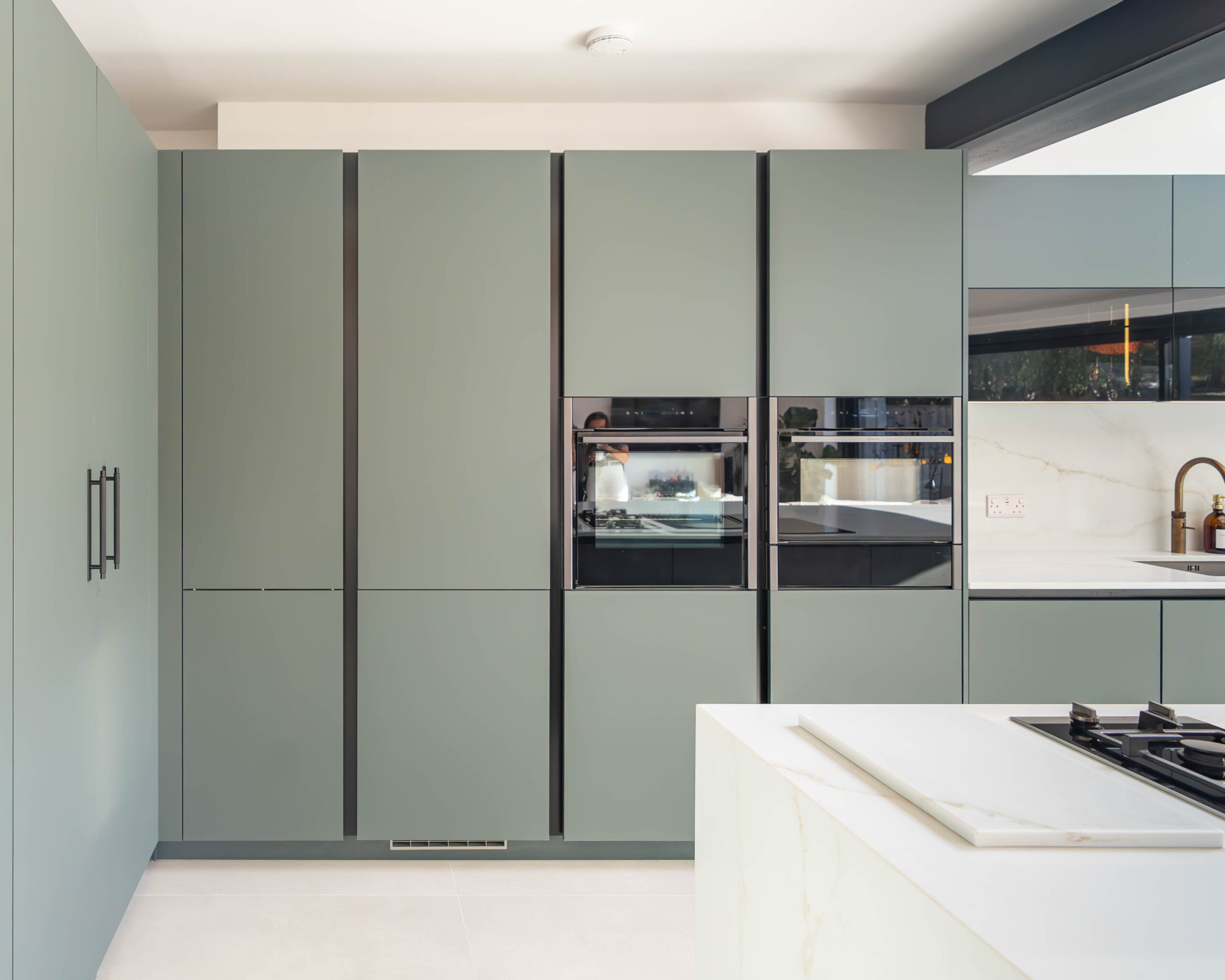 PGK Sage Focus Calacatta Oro Quartz Contemporary Kitchen Twickenham PGK Sage Focus & Calacatta Oro Quartz Contemporary Kitchen