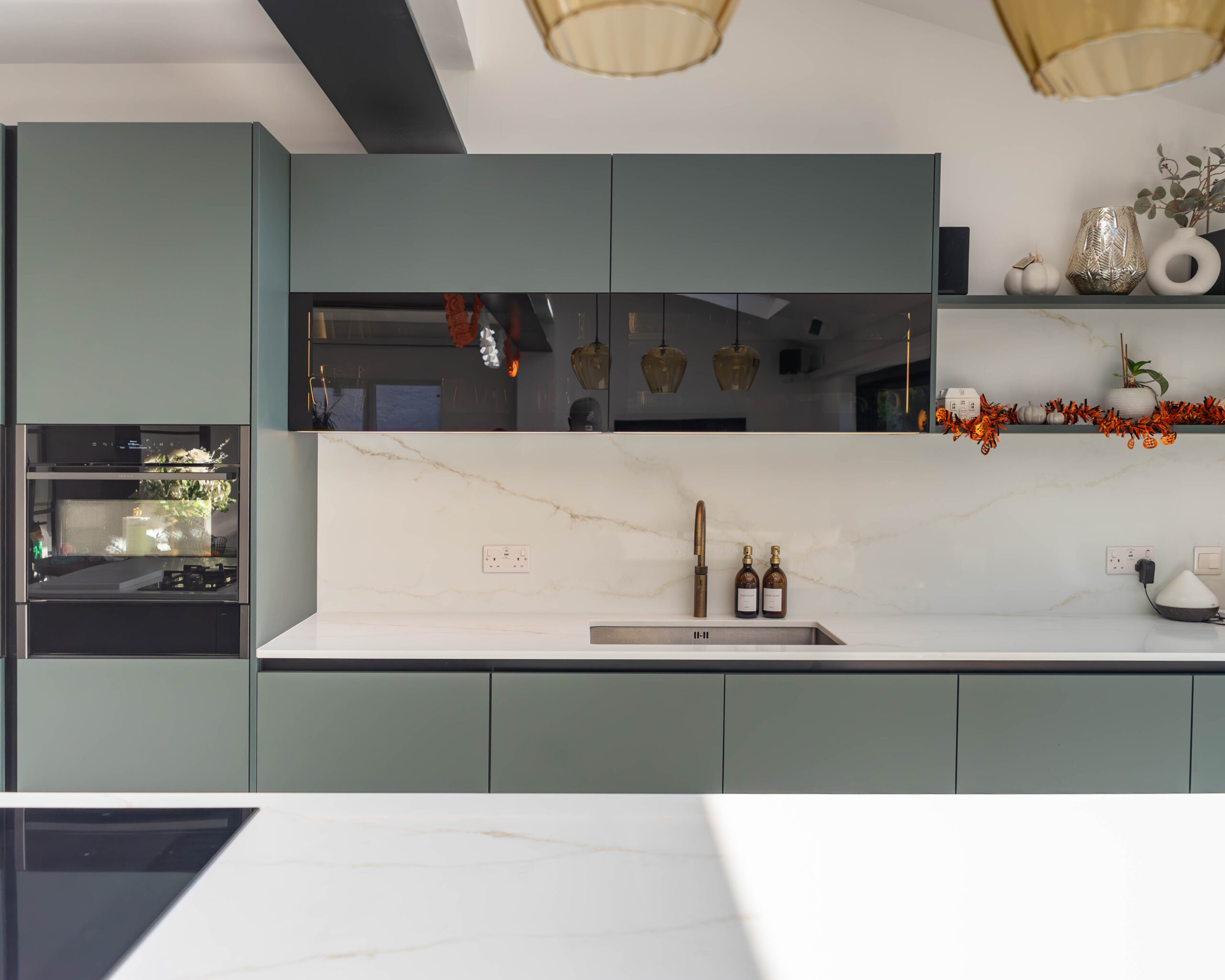 PGK Sage Focus Calacatta Oro Quartz Contemporary Kitchen Twickenham PGK Sage Focus & Calacatta Oro Quartz Contemporary Kitchen