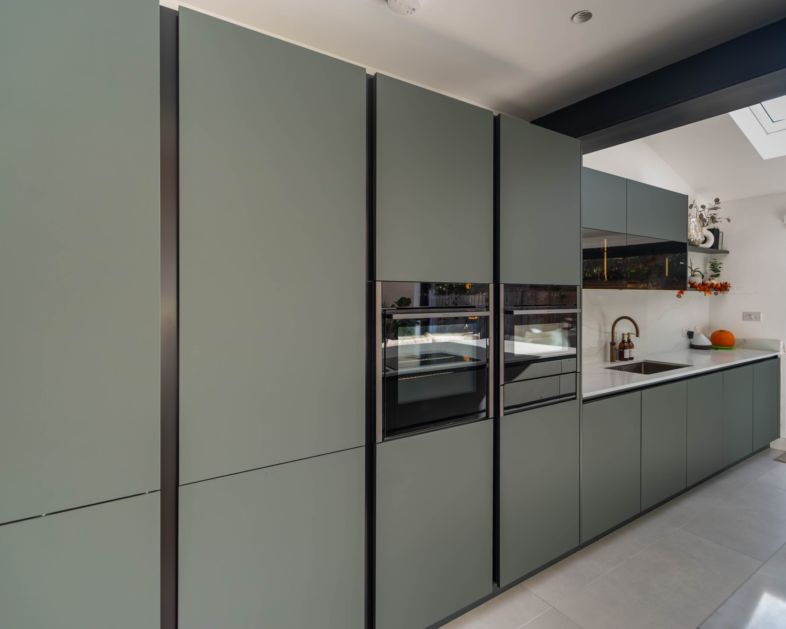 PGK Sage Focus Calacatta Oro Quartz Contemporary Kitchen Twickenham PGK Sage Focus & Calacatta Oro Quartz Contemporary Kitchen