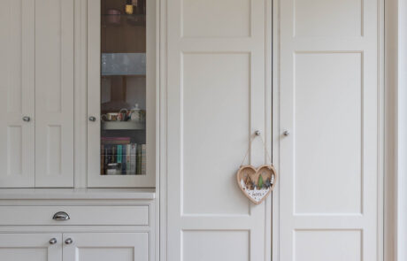 PGK Oyster Shell Shaker Carrara Quartz Traditional Kitchen Barnes PGK Oyster Shell Shaker & Carrara Quartz Traditional Kitchen