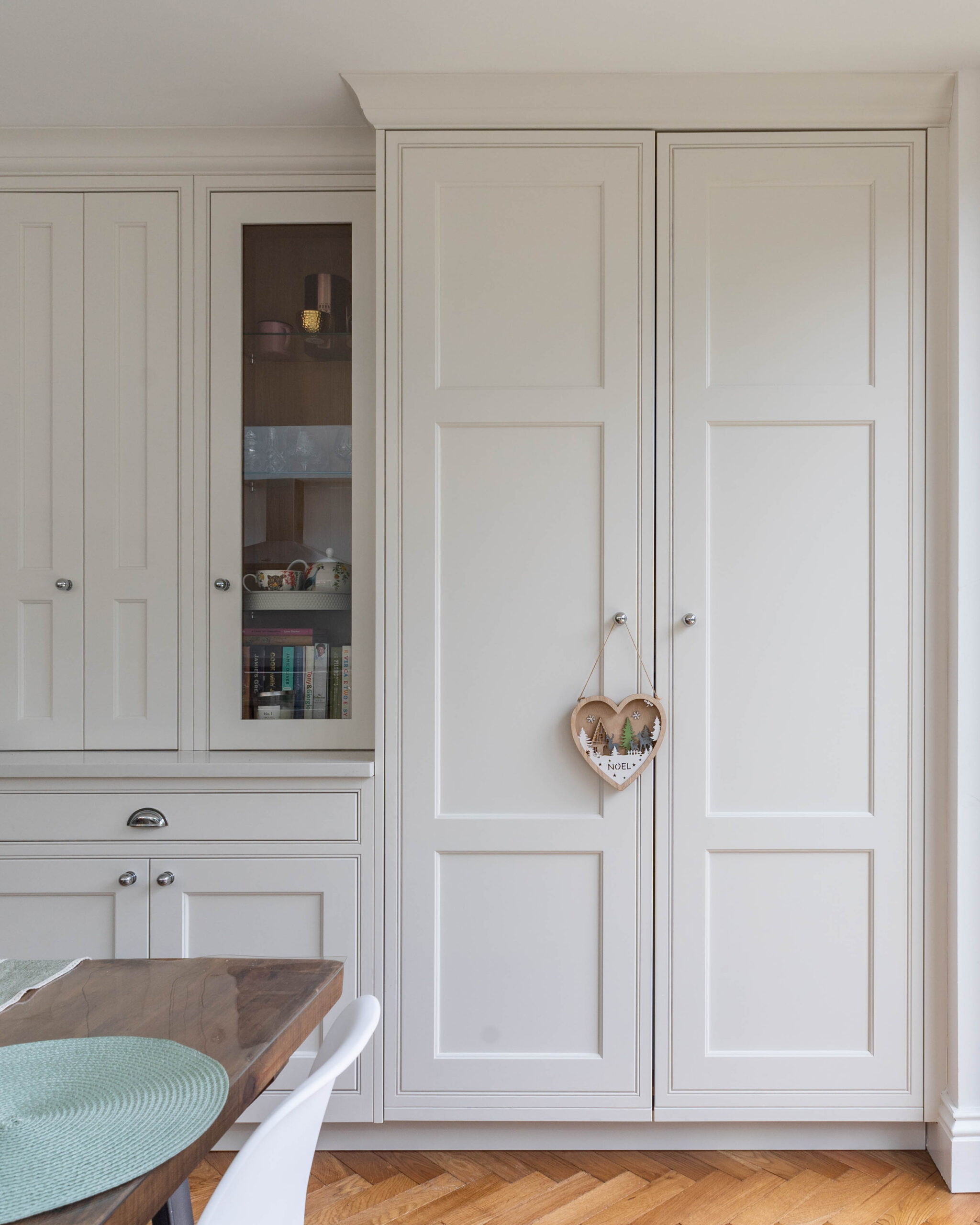 PGK Oyster Shell Shaker Carrara Quartz Traditional Kitchen Barnes PGK Oyster Shell Shaker & Carrara Quartz Traditional Kitchen