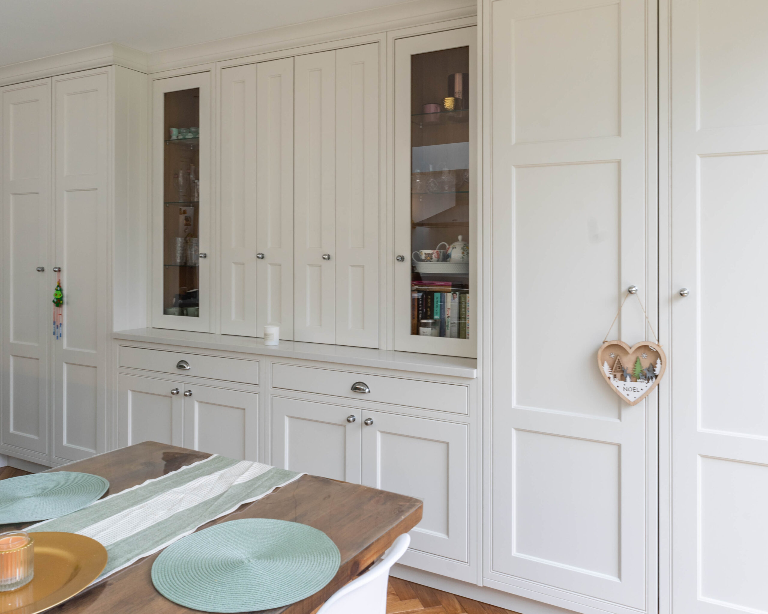 PGK Oyster Shell Shaker Carrara Quartz Traditional Kitchen Barnes PGK Oyster Shell Shaker & Carrara Quartz Traditional Kitchen