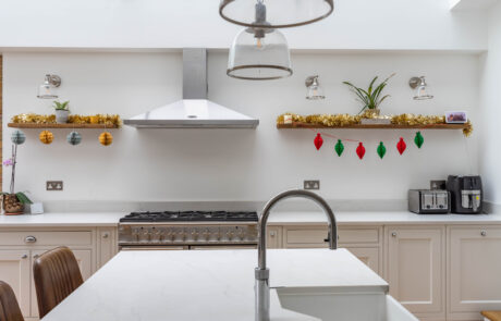 PGK Oyster Shell Shaker Carrara Quartz Traditional Kitchen Barnes PGK Oyster Shell Shaker & Carrara Quartz Traditional Kitchen