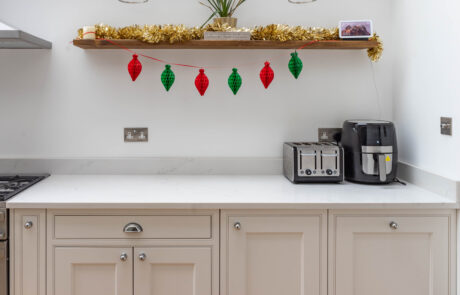 PGK Oyster Shell Shaker Carrara Quartz Traditional Kitchen Barnes PGK Oyster Shell Shaker & Carrara Quartz Traditional Kitchen