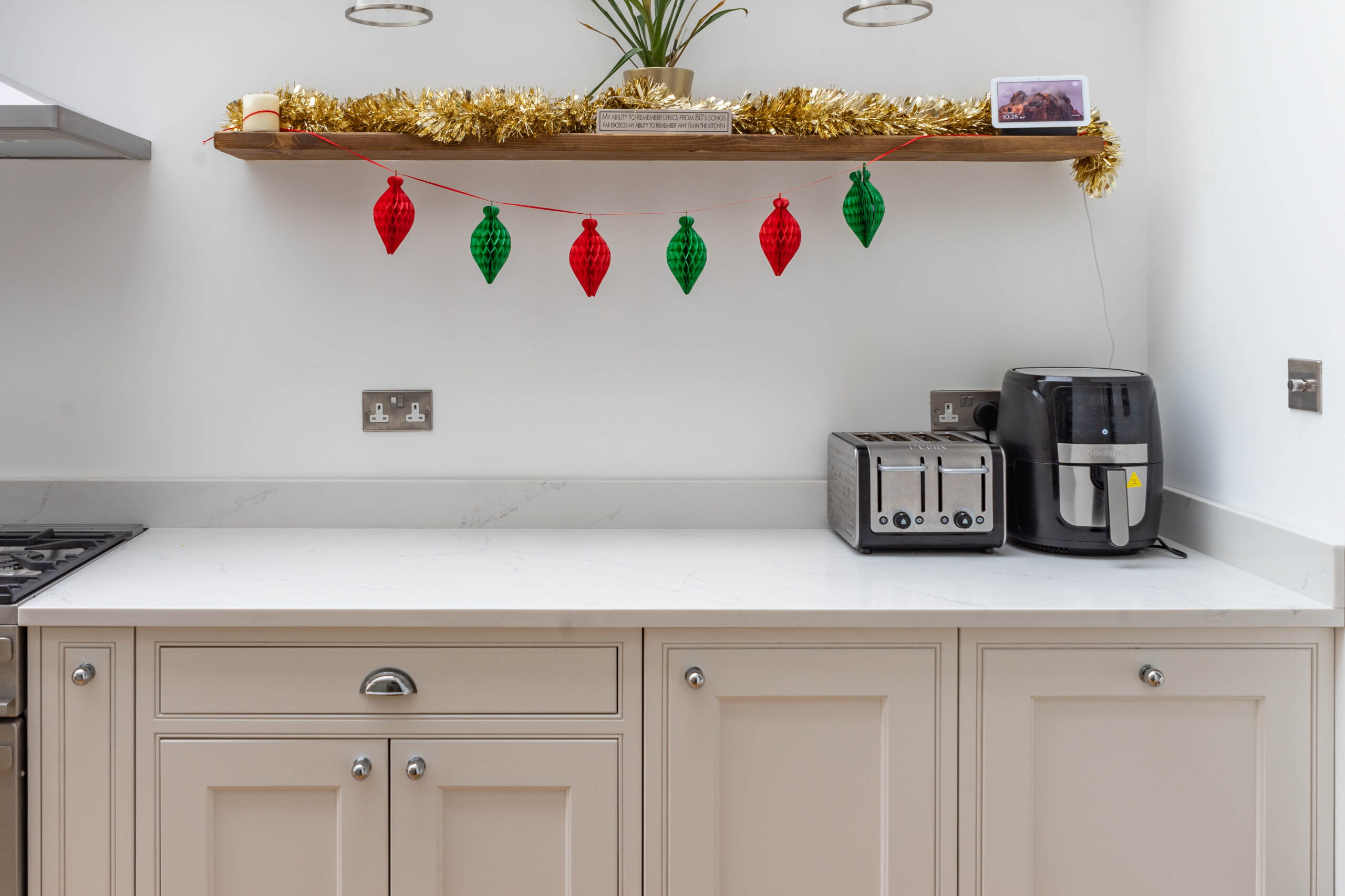 PGK Oyster Shell Shaker Carrara Quartz Traditional Kitchen Barnes PGK Oyster Shell Shaker & Carrara Quartz Traditional Kitchen