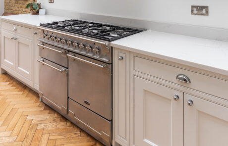 PGK Oyster Shell Shaker Carrara Quartz Traditional Kitchen Barnes PGK Oyster Shell Shaker & Carrara Quartz Traditional Kitchen