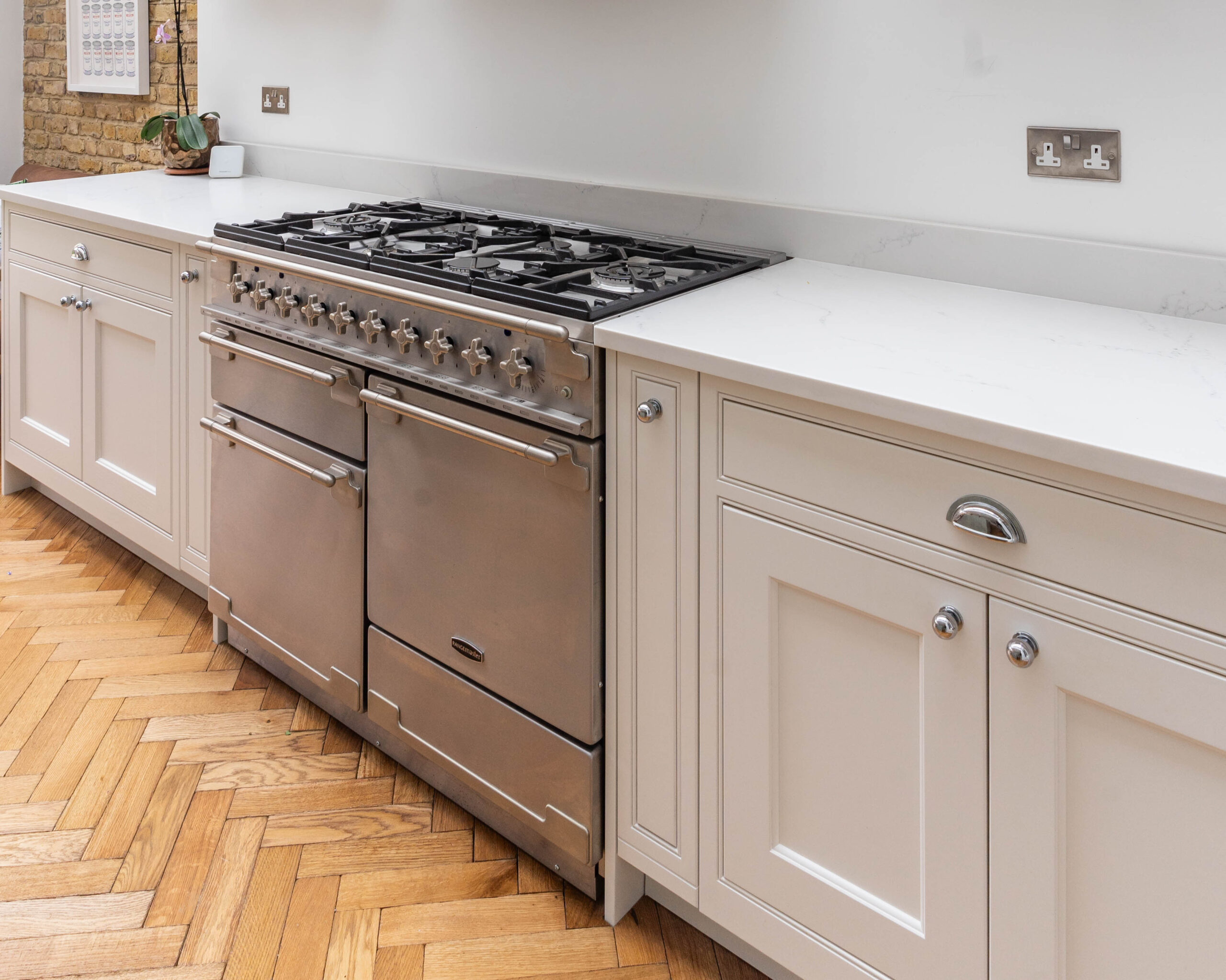 PGK Oyster Shell Shaker Carrara Quartz Traditional Kitchen Barnes PGK Oyster Shell Shaker & Carrara Quartz Traditional Kitchen