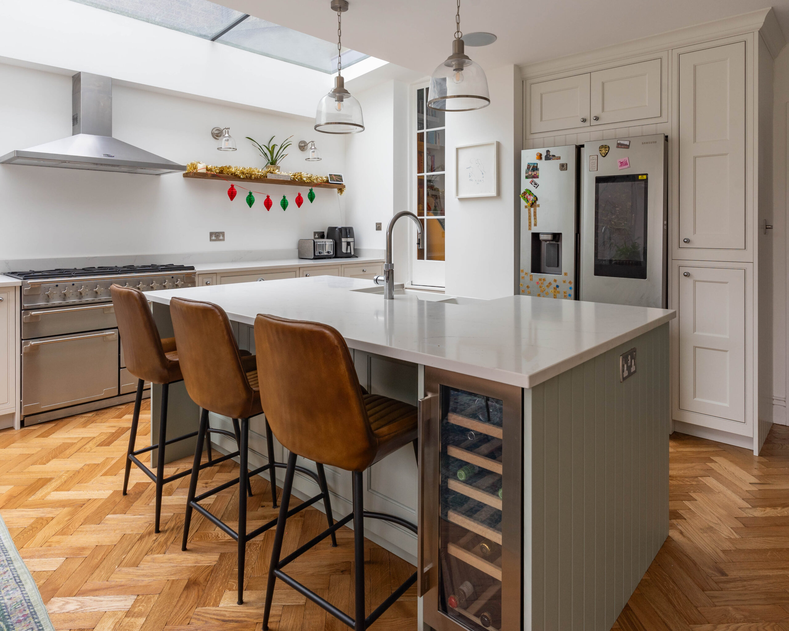 PGK Oyster Shell Shaker Carrara Quartz Traditional Kitchen Barnes PGK Oyster Shell Shaker & Carrara Quartz Traditional Kitchen