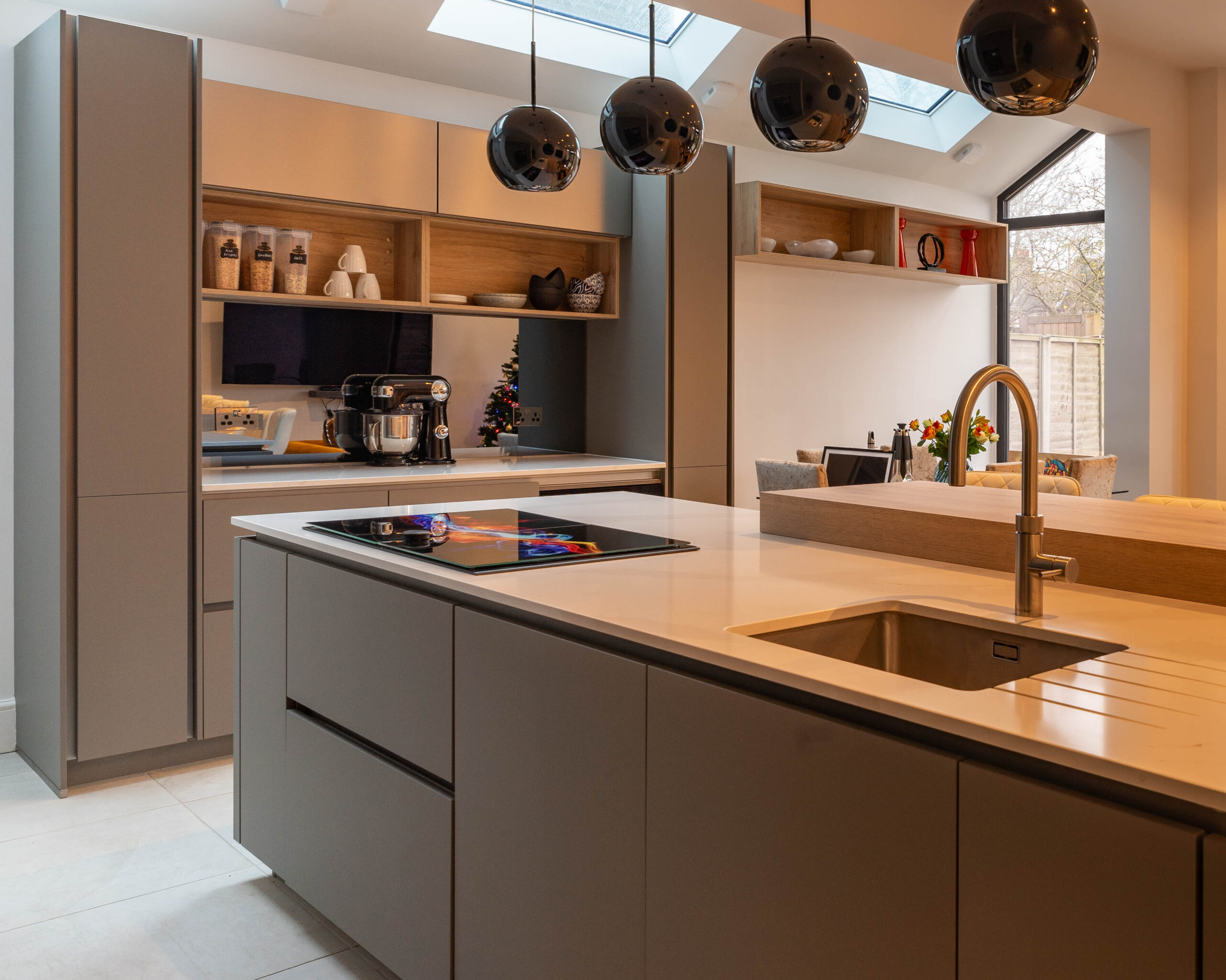 PGK Pistachio Shaker Calacatta White Artisan Kitchen Wimbledon PGK Pistachio Shaker & Calacatta White Artisan Kitchen