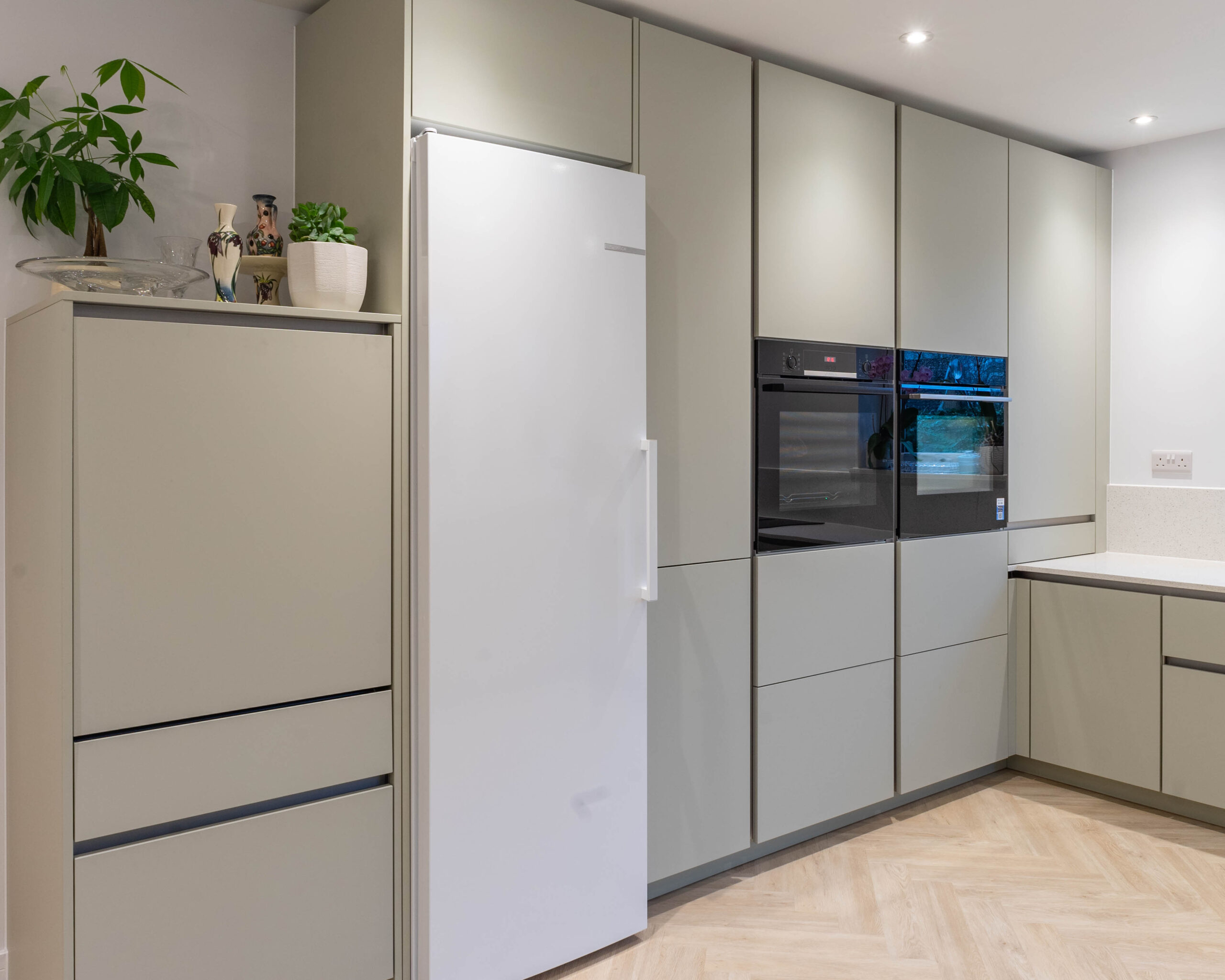 PGK Focus Sage Matt Quartz Sparkle Contemporary Kitchen Twickenham PGK Focus Sage Matt & Quartz Sparkle Contemporary Kitchen