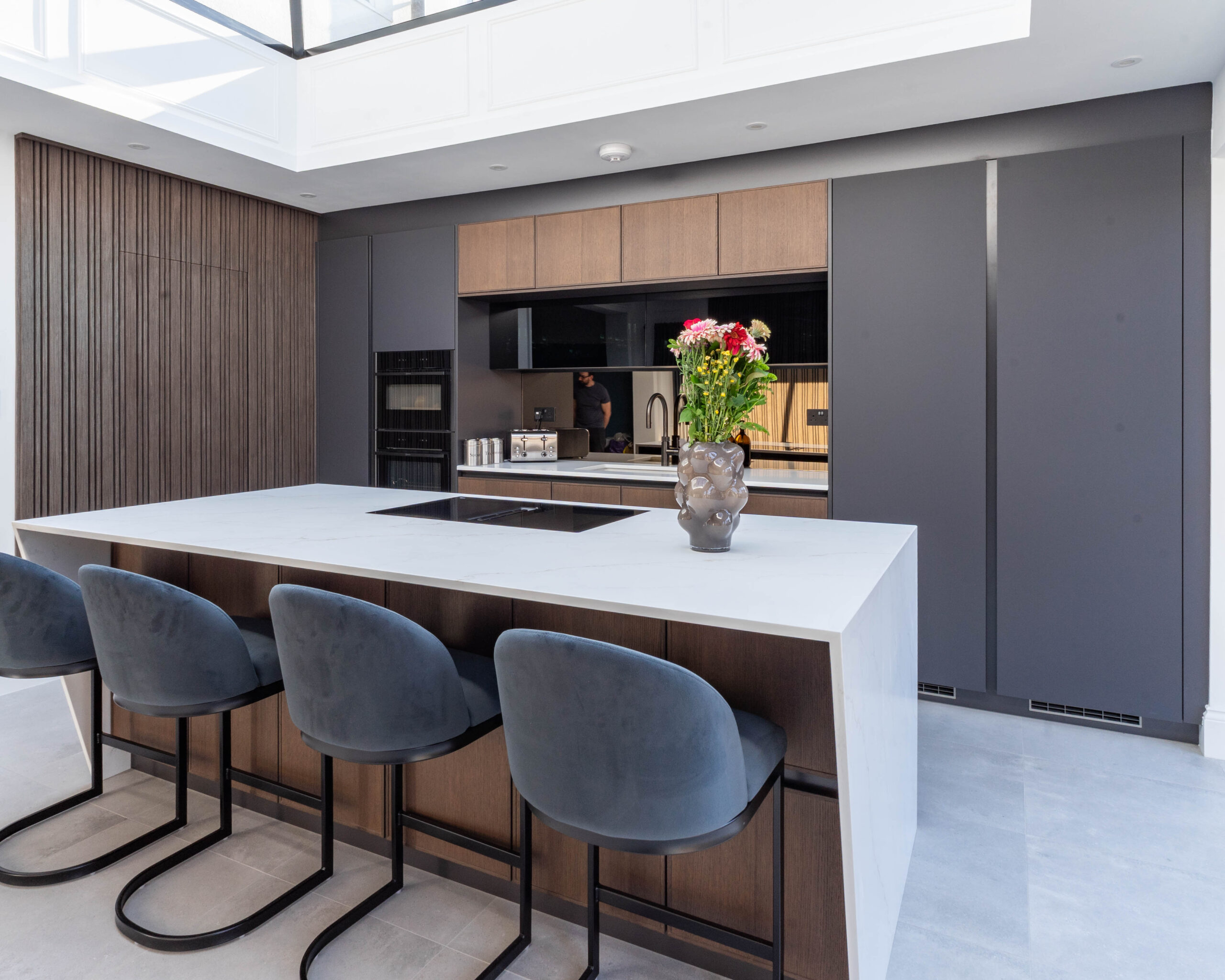 PGK Focus Polar White & Integrated Oak Contemporary Kitchen