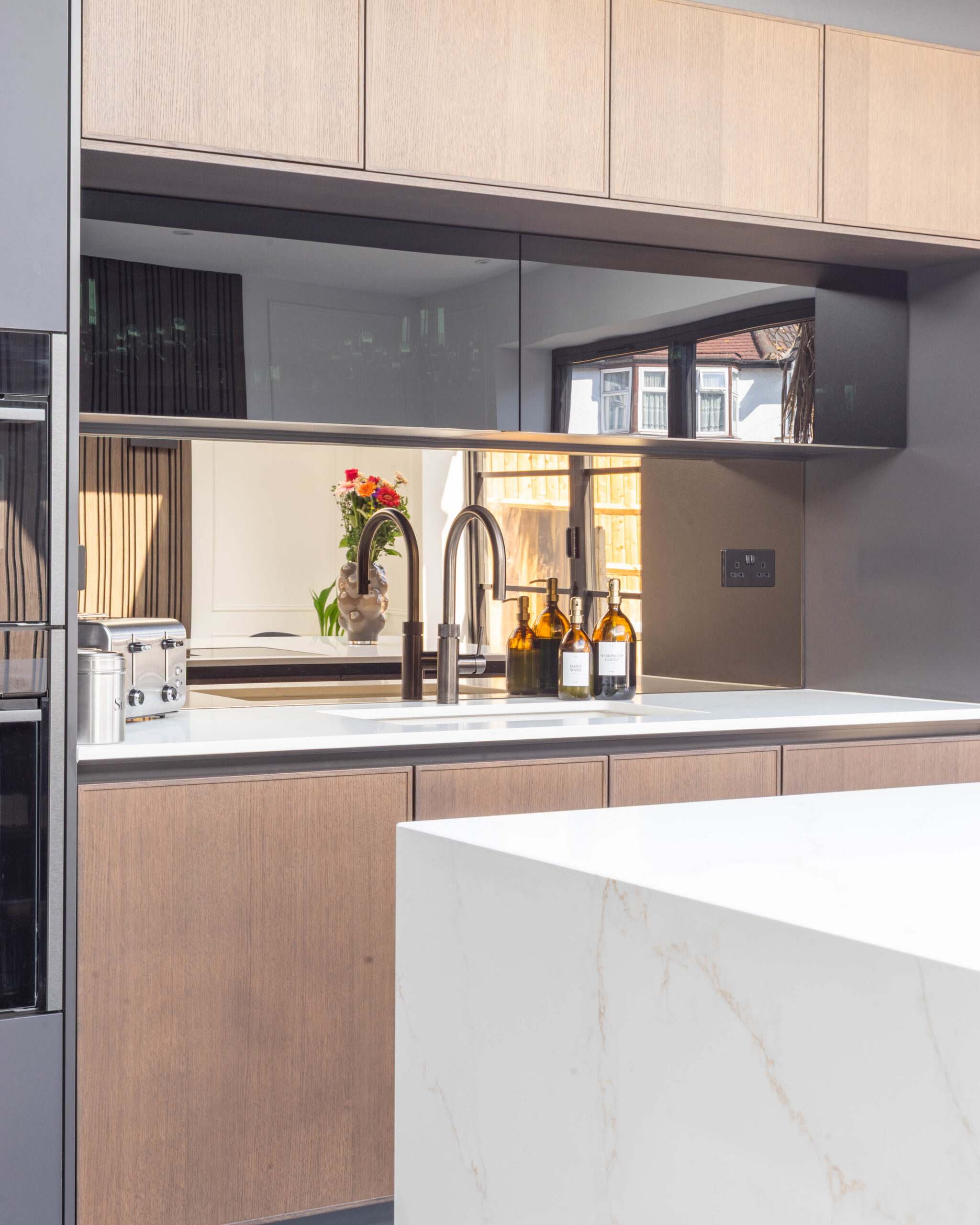 PGK Focus Polar White Integrated Oak Contemporary Kitchen Notting Hill PGK Focus Polar White & Integrated Oak Contemporary Kitchen