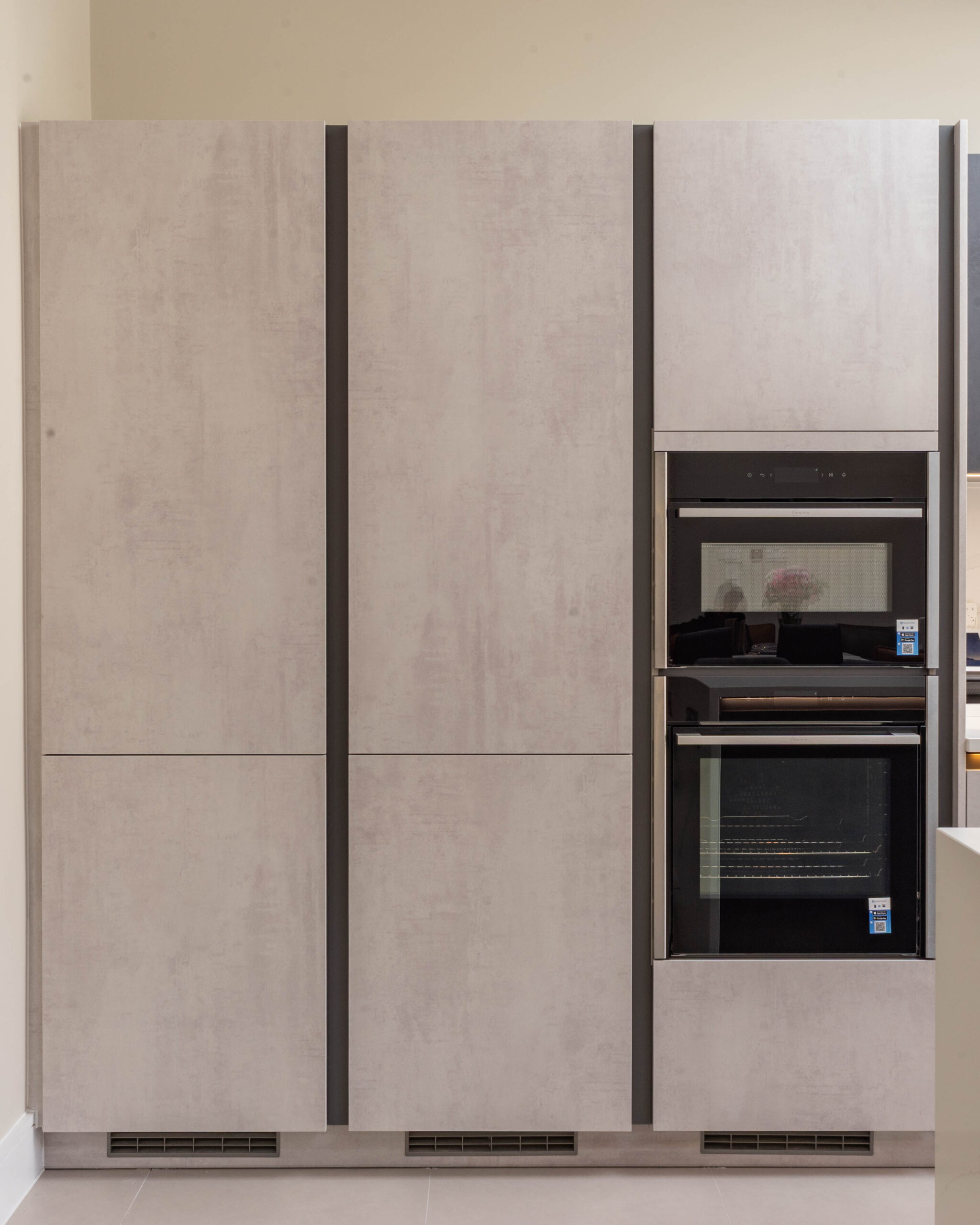 PGK Graphite Cashmere Signature Quartz Contemporary Kitchen Kensington PGK Graphite & Cashmere Signature Quartz Contemporary Kitchen