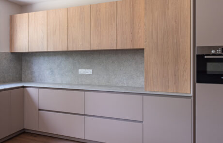 PGK Cashmere Shaker Oak Accent Artisan Traditional Kitchen Wimbledon PGK Cashmere Shaker & Oak Accent Artisan Traditional Kitchen